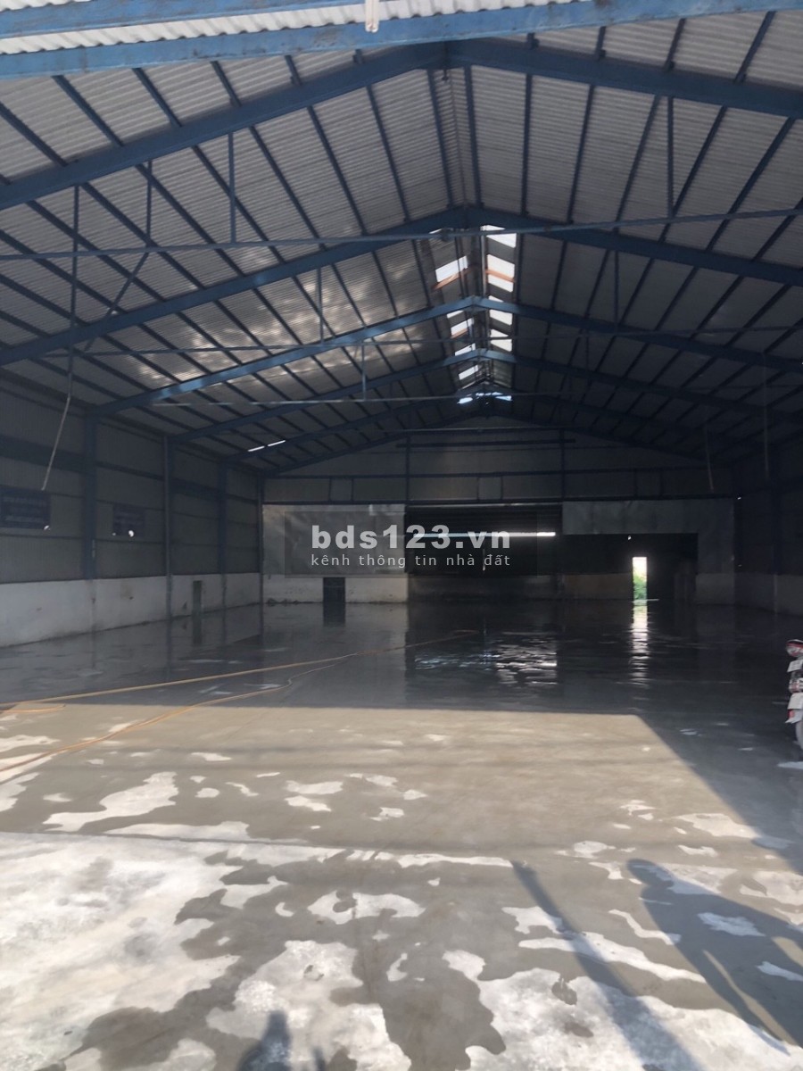 Cho thuê kho xưởng dtsd 1600m2 đường Đoàn Nguyên Tuấn, Bình Chánh, TP HCM