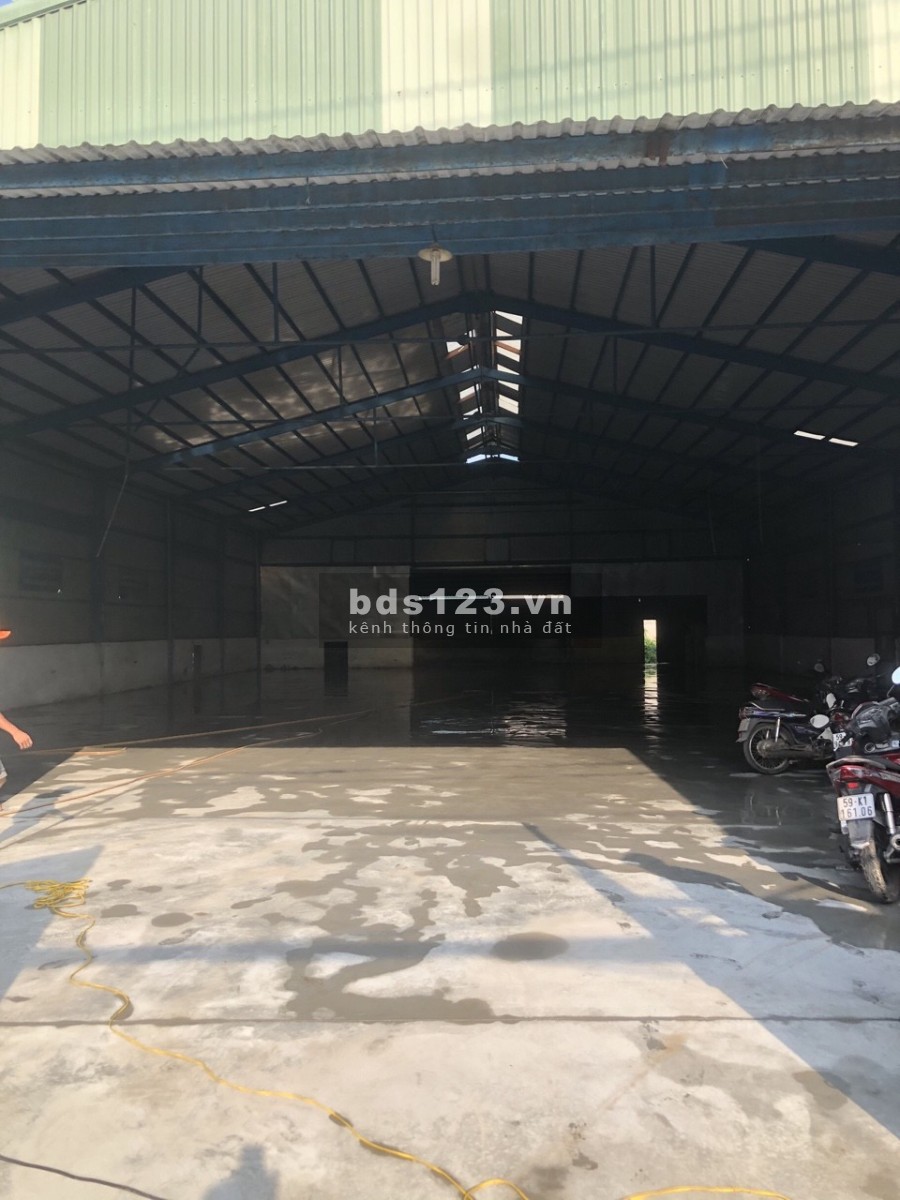 Cho thuê kho xưởng dtsd 1600m2 đường Đoàn Nguyên Tuấn, Bình Chánh, TP HCM