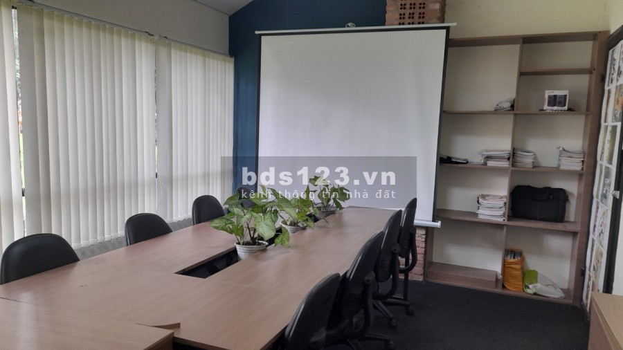Cho thuê văn phòng trung tâm thành phố, thuận tiện đi lại, khu dân cư đông đúc giá tốt
