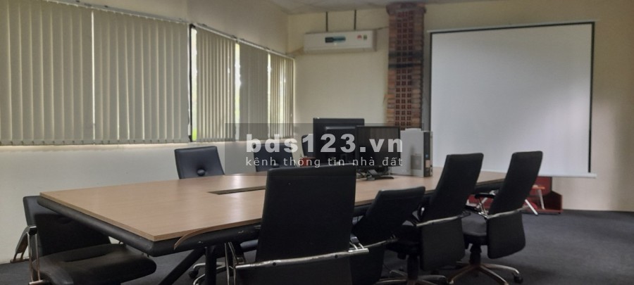 Cho thuê văn phòng trung tâm thành phố, thuận tiện đi lại, khu dân cư đông đúc giá tốt