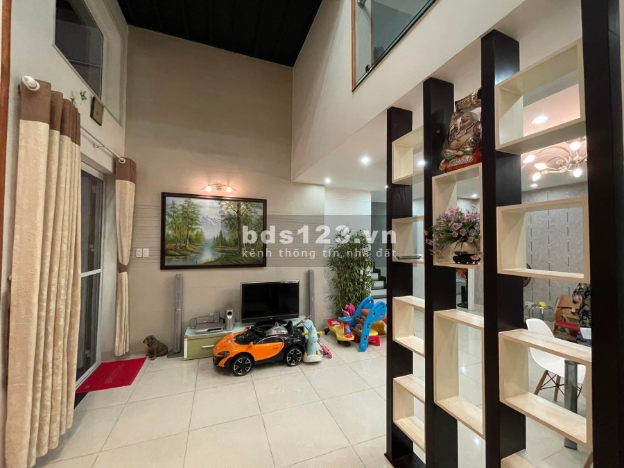Bán nhà mới ở ngay, hẻm xe hơi sạch sẽ giá bán chỉ nhỉnh 3 tỷ ở Thủ Đức lh 0703738688