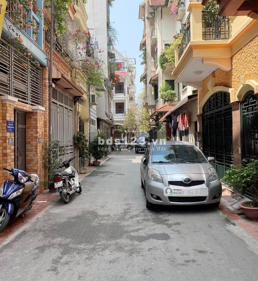 Tài chính 9 tỷ+ sở hữu ngay nhà phân lô đẹp bậc nhất Cầu Giấy. Ô tô đỗ cửa. Kinh doanh bất chấp.