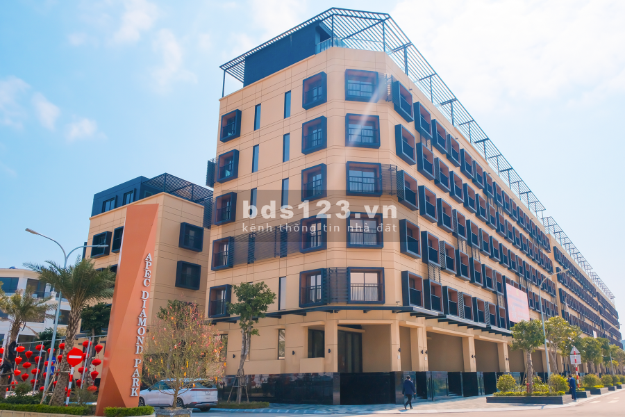 Bán nhà mặt phố. Đường QL 1A Trung Tâm TP Lạng Sơn chỉ 37tr/m2. Tiện kinh doanh.