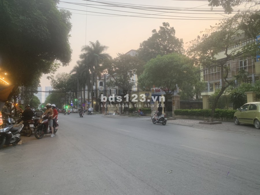 Bán Đất Thanh Bình 41m Mt 3,5m ngõ thông vị trí đẹp ô tô đỗ gần giá 4,7 tỉ LH 0967015092