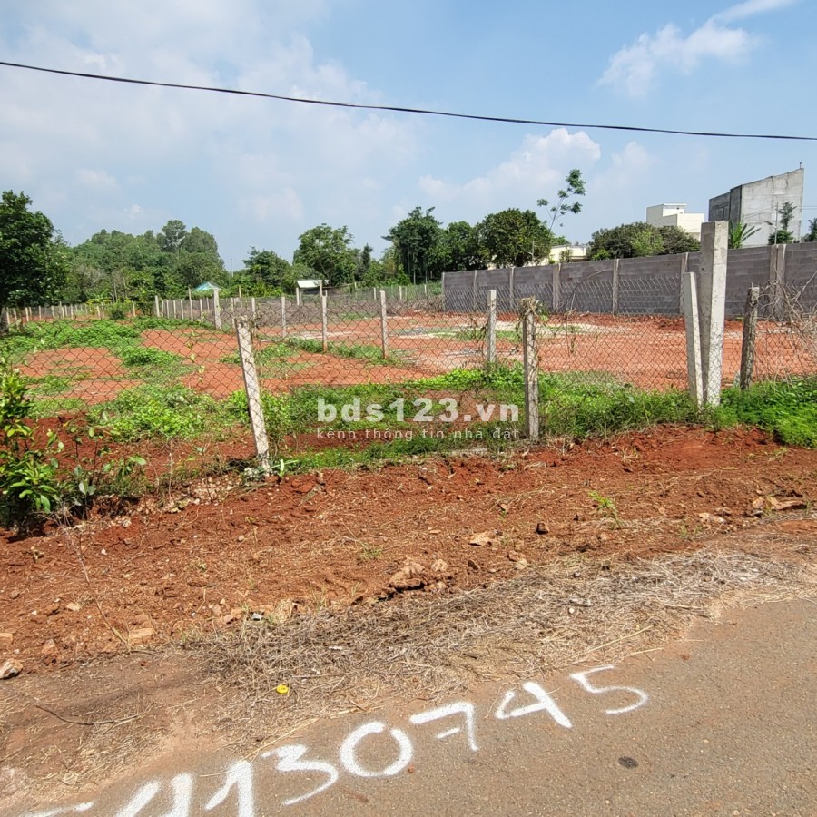 Bán đất Long Phước diện tích 10x55m có 100m thổ cư, giá thương lượng, khu dân cư