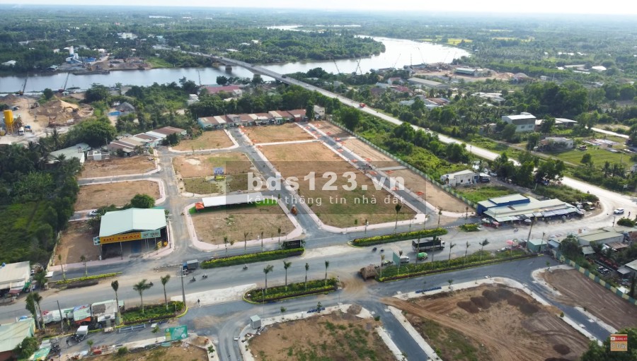 Bán đất nền SHR, Lưng tựa Sông Vàm Cỏ Đông sở hữu 2 mặt tiền lớn ĐT 830 và Quốc Lộ N2