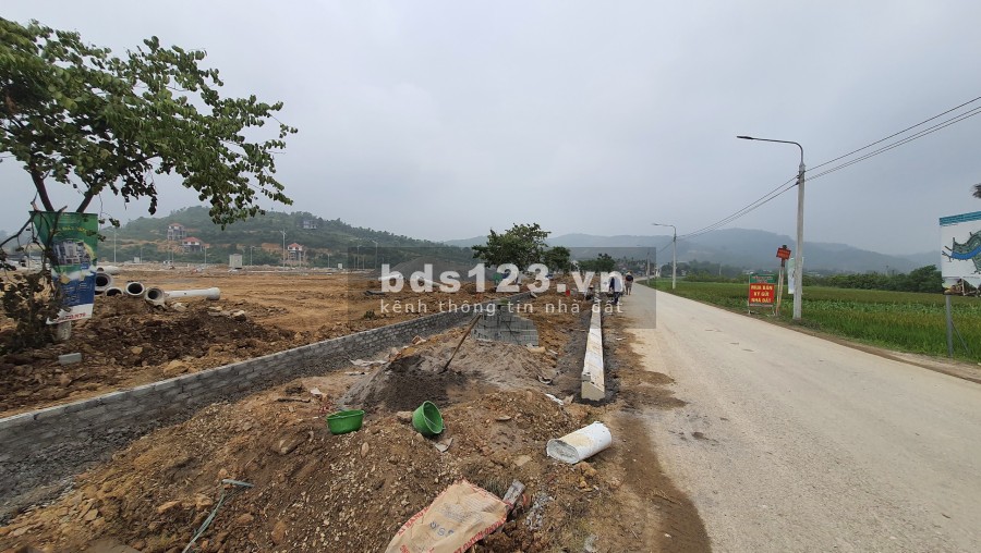 Cần bán lô đất liền kề 114m2 full thổ cư sát Hà Nội, sổ đỏ trao tay chỉ từ 2,1 tỷ. LH: 0899501222