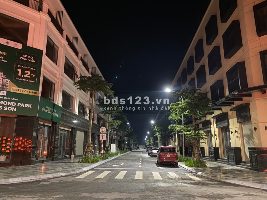 Bán nhà mặt phố. Đường QL 1A Trung Tâm TP Lạng Sơn chỉ 37tr/m2. Tiện kinh doanh.