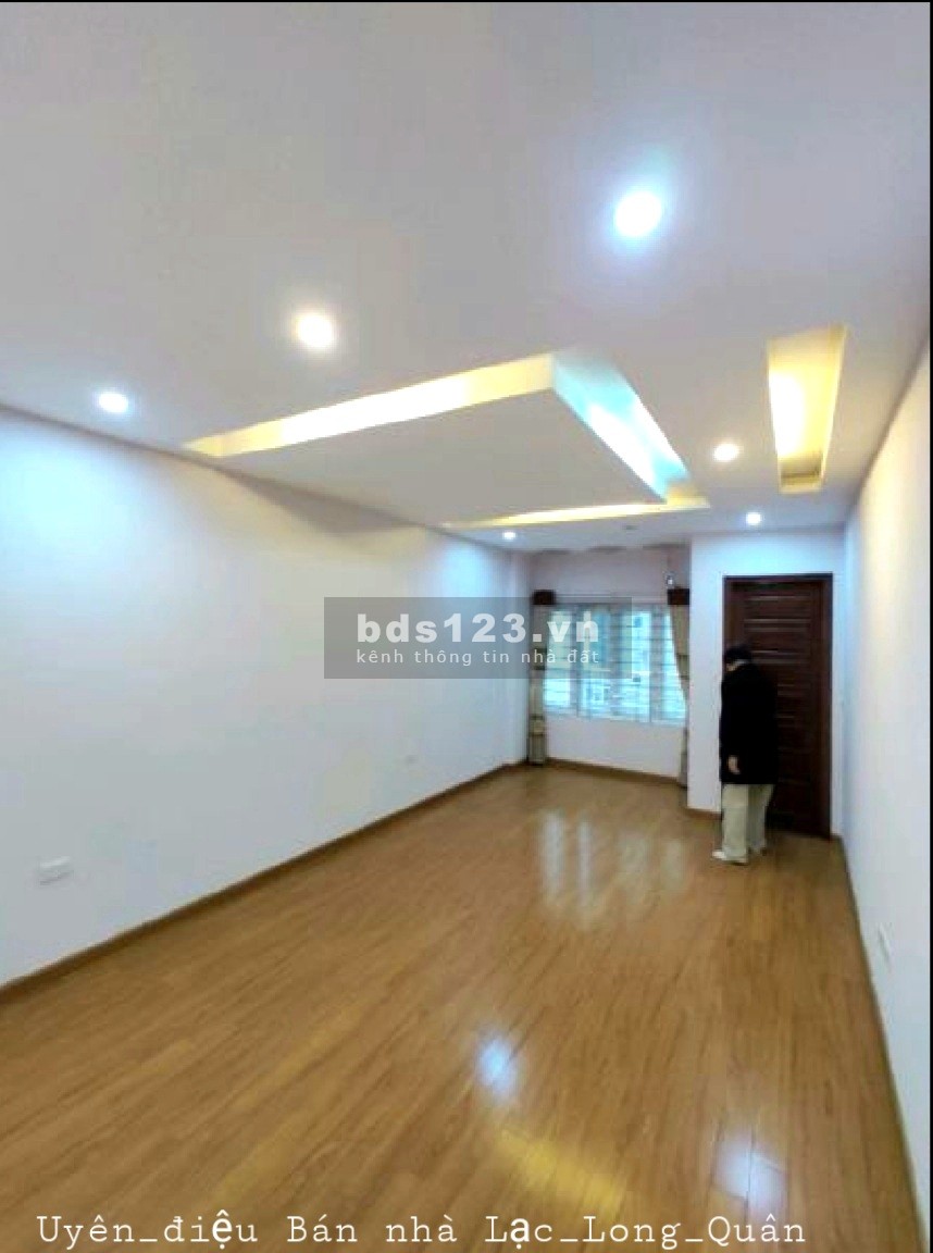 Nhà Đẹp ở ngay Lạc Long Quân, dtsd 40m2 5 tầng, Ngõ thông, An sinh đỉnh, giá 5 tỷ 250.