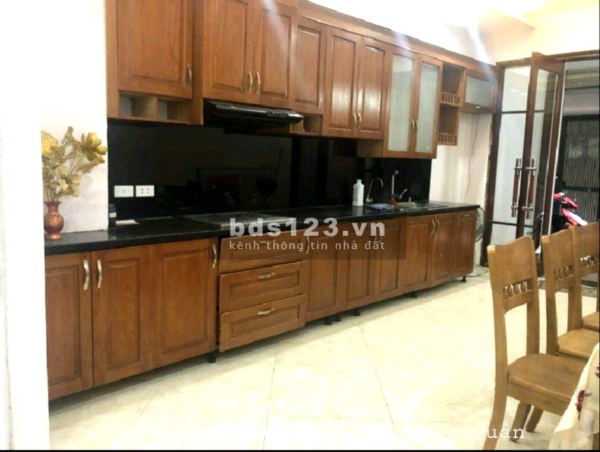 Nhà Đẹp ở ngay Lạc Long Quân, dtsd 40m2 5 tầng, Ngõ thông, An sinh đỉnh, giá 5 tỷ 250.