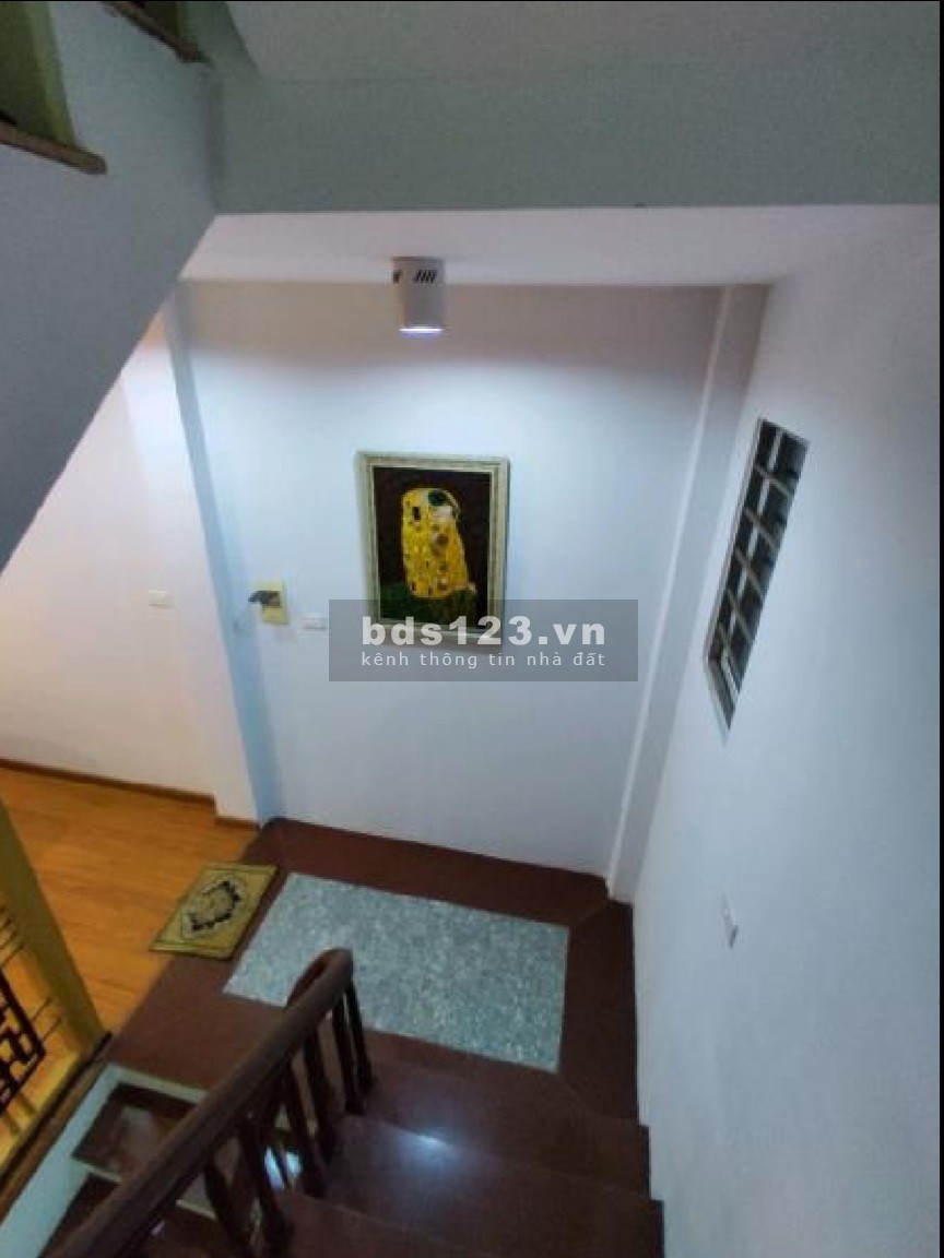 Nhà Đẹp ở ngay Lạc Long Quân, dtsd 40m2 5 tầng, Ngõ thông, An sinh đỉnh, giá 5 tỷ 250.