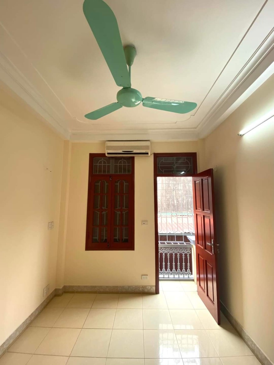 Bán nhà Kim Giang 5 tầng cách ô tô vào bước ngõ thông nhà đẹp như mới, giá tốt đầu tư