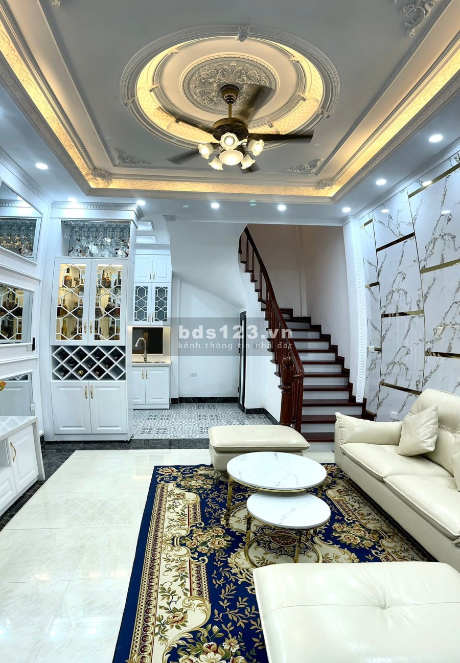 Bán nhà mới thiết kế đẹp 5 tầng diện tích sử dụng 32m2 phố Thái Thịnh giá bán 5,6 tỷ