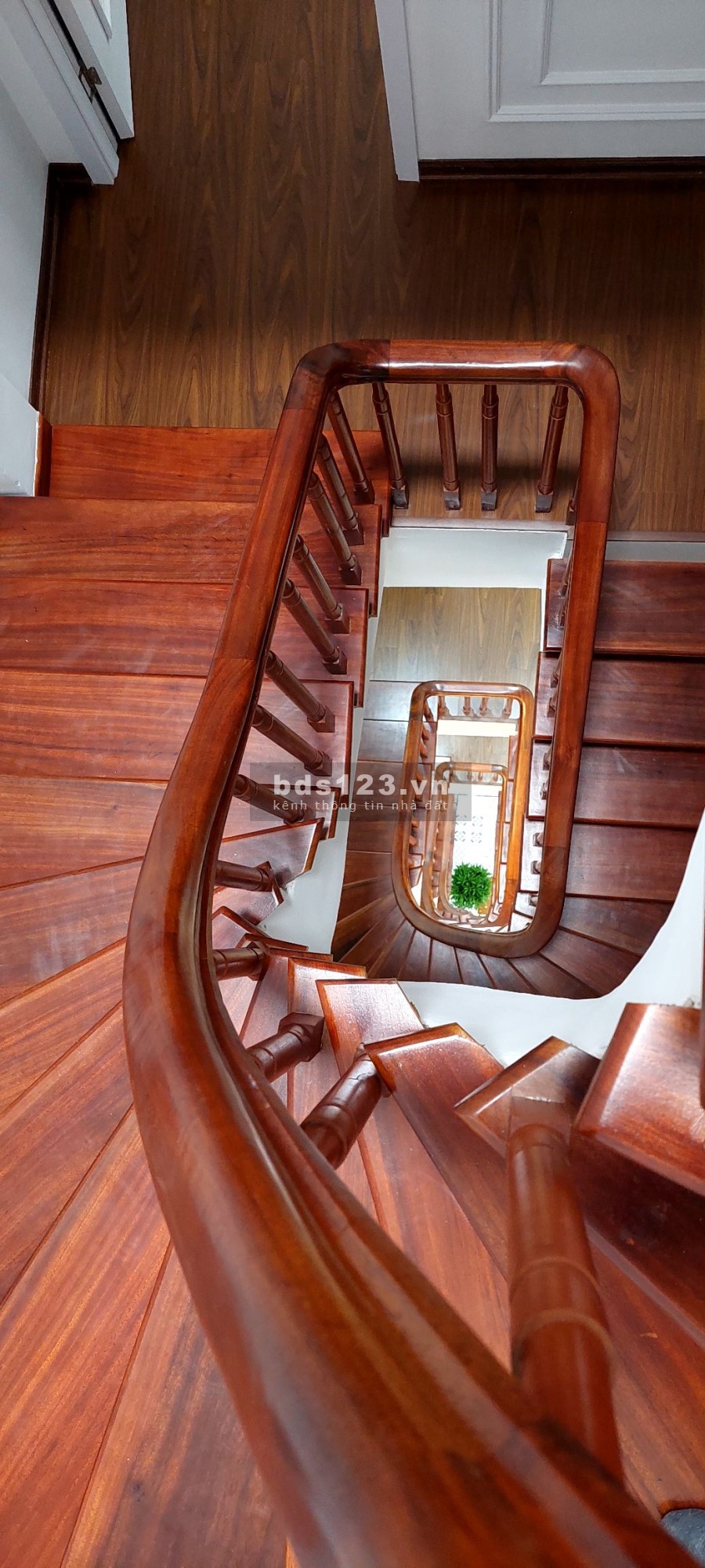 Bán nhà mới thiết kế đẹp 5 tầng diện tích sử dụng 32m2 phố Thái Thịnh giá bán 5,6 tỷ