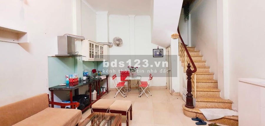 Bán gấp nhà Quận Cầu Giấy tặng toàn bộ nội thất diện tích 35m2, giá bán chỉ 3.1 tỷ