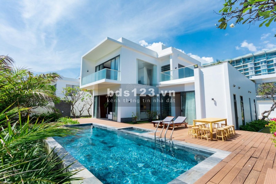 Còn đúng 2 Suất Villa sát biển kí trực tiếp với Chủ đầu tư( Bãi biển riêng, hồ bơi riêng )
