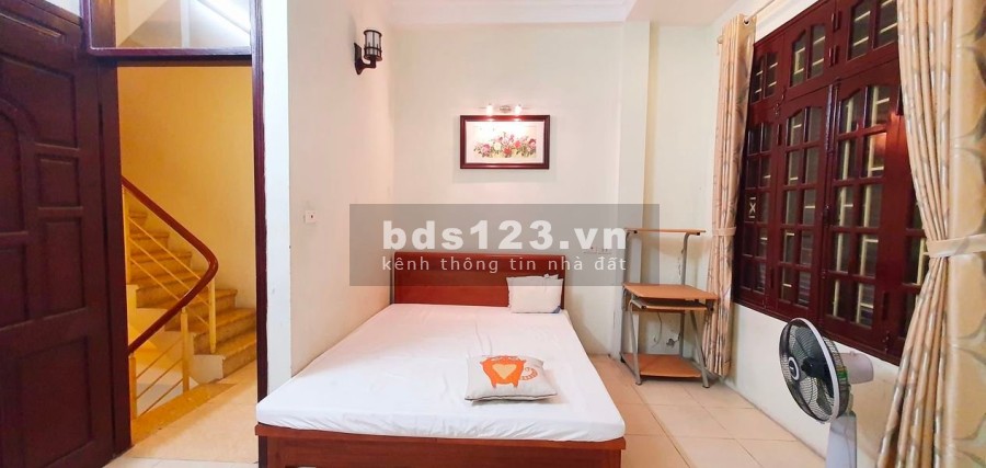 Bán gấp nhà Quận Cầu Giấy tặng toàn bộ nội thất diện tích 35m2, giá bán chỉ 3.1 tỷ