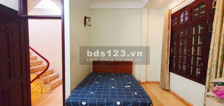 Bán gấp nhà Quận Cầu Giấy tặng toàn bộ nội thất diện tích 35m2, giá bán chỉ 3.1 tỷ