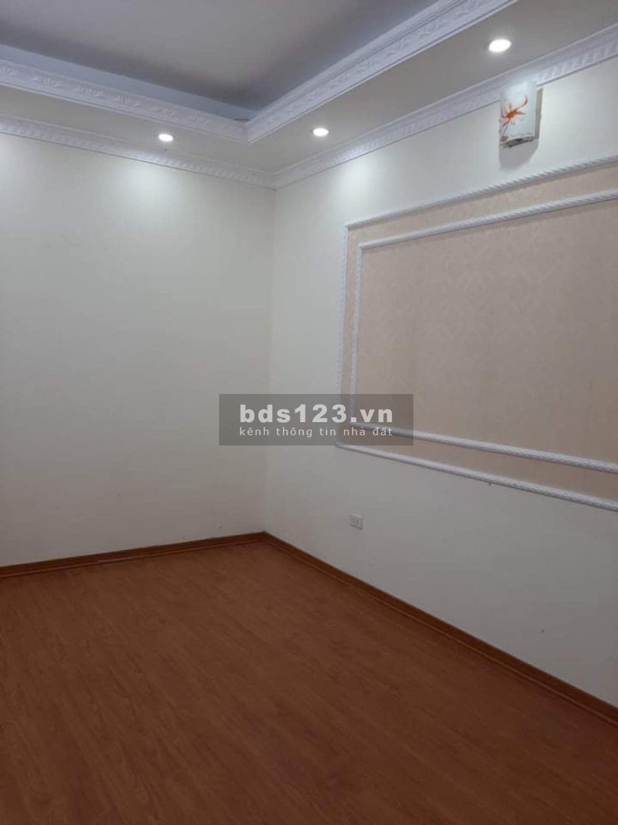 Bán nhanh nhà Hoàng Quốc Việt mặt ngõ đầy đủ công năng, dt 35m2, giá bán chỉ 3 tỷ