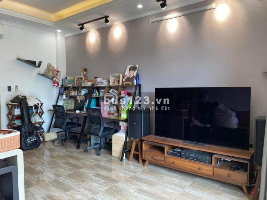 Hiếm, nhà cực khủng, giá bé xíu, Hoàng Văn Thụ, diện tích 8.5m X 12m, 5 tầng chỉ 12,5 tỷ
