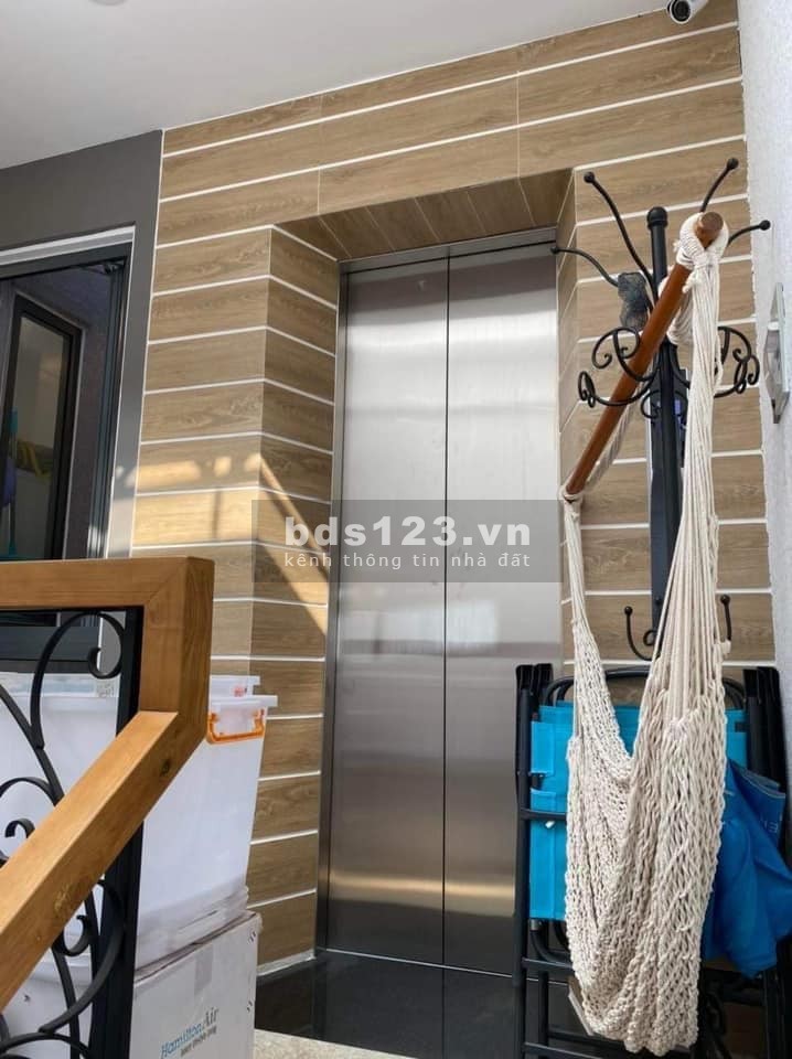 Hiếm, nhà cực khủng, giá bé xíu, Hoàng Văn Thụ, diện tích 8.5m X 12m, 5 tầng chỉ 12,5 tỷ