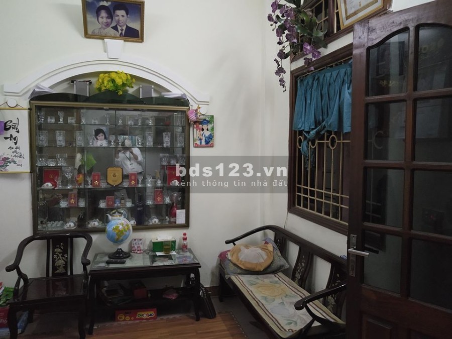 Bán nhà Nguyên Hồng, ngõ hai ô tô tránh nhau, nhà xây 5 tầng, giá chỉ 5.2 tỷ