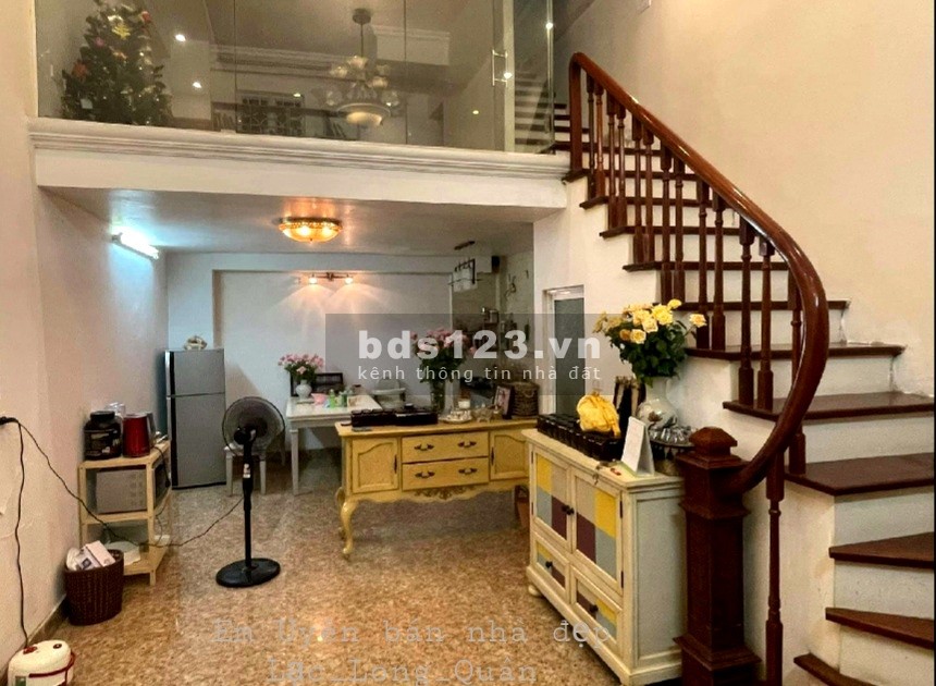 Nhà mới giá rẻ Lạc Long Quân 40m x 5 tầng, mặt tiền 4,5m, ngõ thông, Gara, giá 5.6 tỷ
