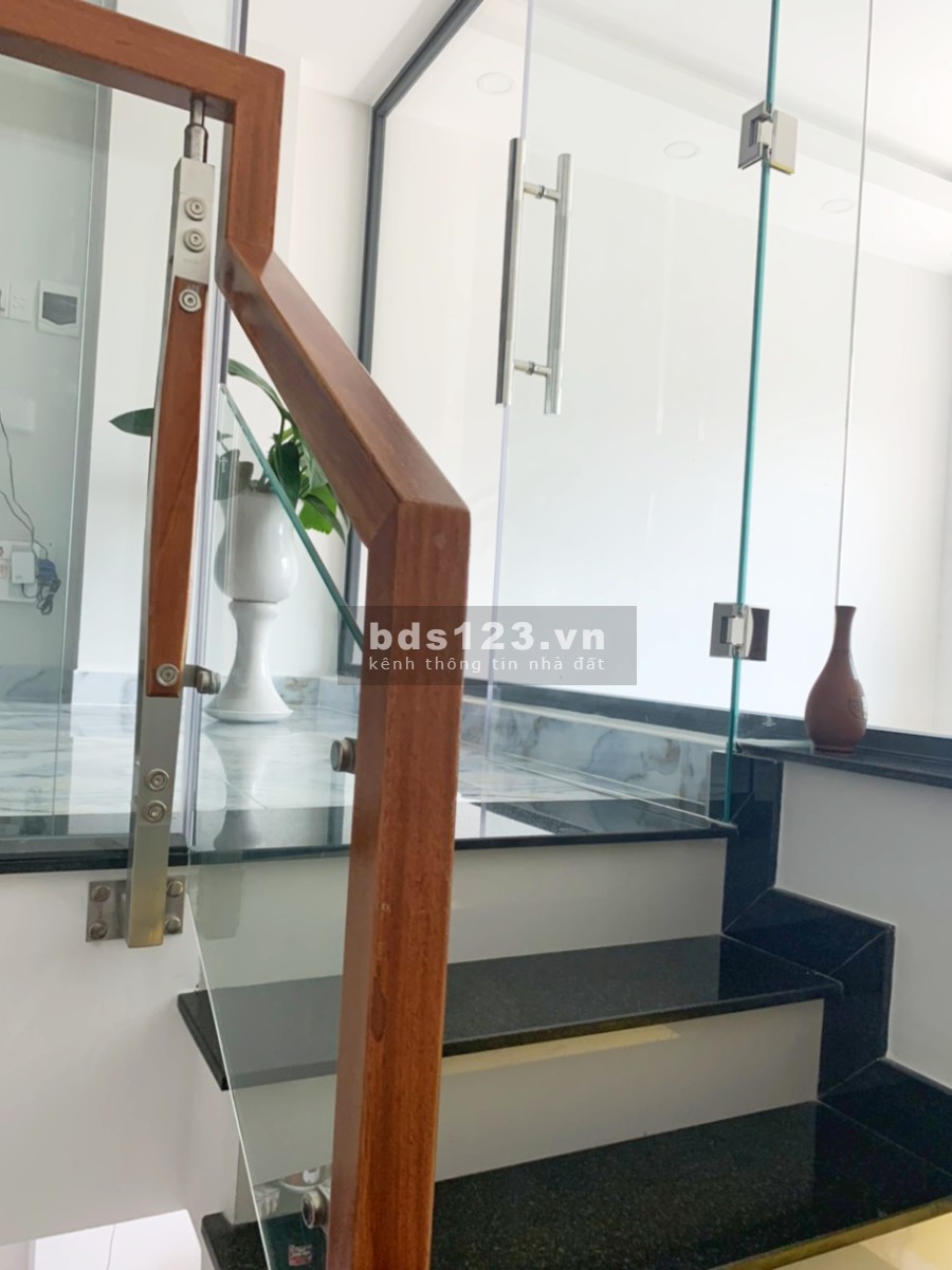 Cần bán gấp nhà Mt, 4pn, đường số 9, p16, Quận Gò Vấp giá bán 7.5 tỷ, thương lượng
