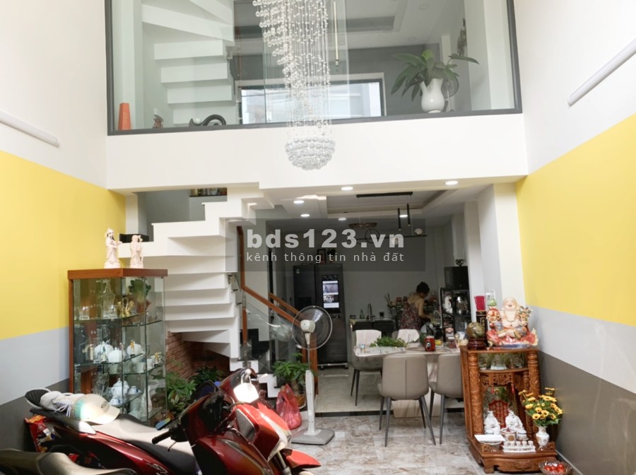 Cần bán gấp nhà Mt, 4pn, đường số 9, p16, Quận Gò Vấp giá bán 7.5 tỷ, thương lượng