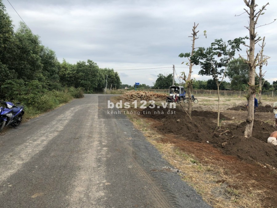 Bán gấp đất khu vực đất đỏ Bà Rịa Vũng tàu dt 179.1m22, mặt tiền đường lớn sổ hồng riêng