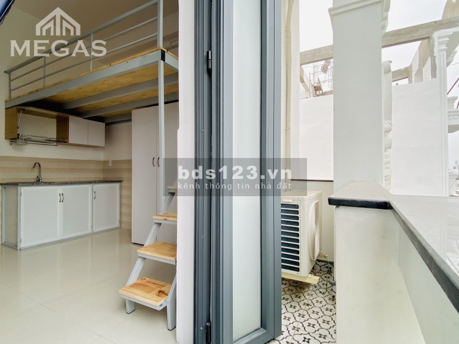 Cho thuê phòng ban công, nội thất, có gác, đường Phạm Văn Chiêu vào ở được ngay