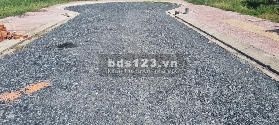 Còn vài nền rất đẹp bên khu dân cư Phước Đông, sổ hồng riêng, bàn giao đầy đủ giấy tờ