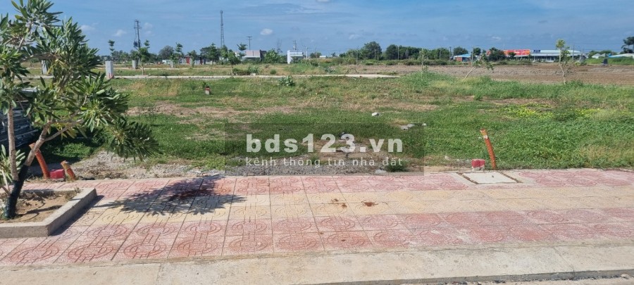Còn vài nền rất đẹp bên khu dân cư Phước Đông, sổ hồng riêng, bàn giao đầy đủ giấy tờ