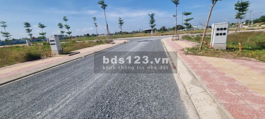 Còn vài nền rất đẹp bên khu dân cư Phước Đông, sổ hồng riêng, bàn giao đầy đủ giấy tờ