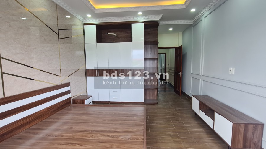 Cần bán căn nhà mặt tiền hẻm 668 Quốc Lộ 13 giá bán 10.3 tỷ, còn thương lượng