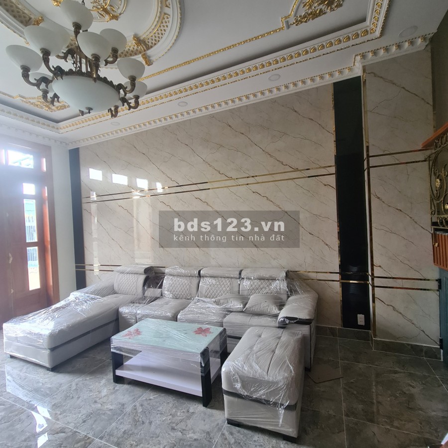Cần bán căn nhà mặt tiền hẻm 668 Quốc Lộ 13 giá bán 10.3 tỷ, còn thương lượng