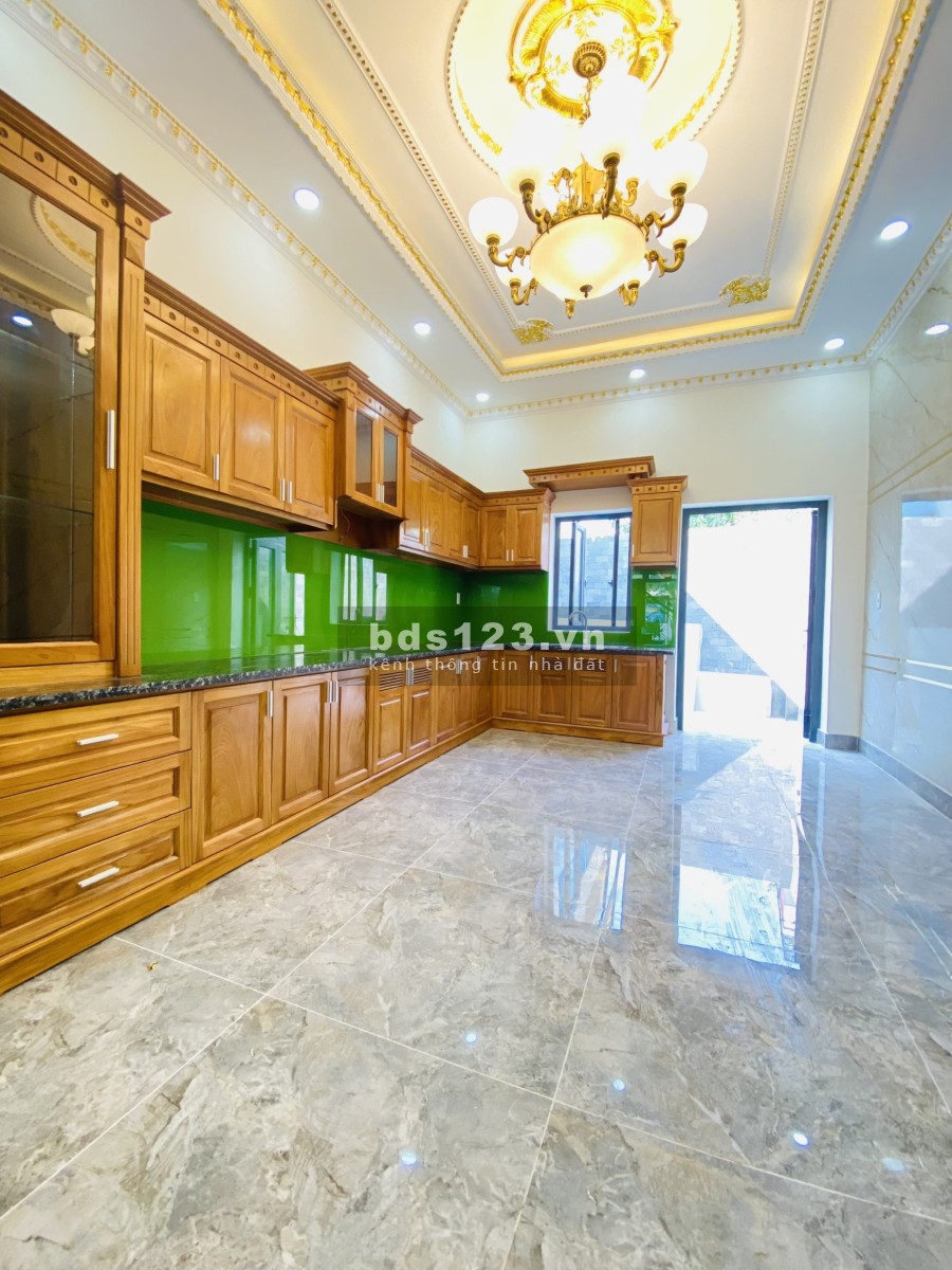 Cần bán căn nhà mặt tiền hẻm 668 Quốc Lộ 13 giá bán 10.3 tỷ, còn thương lượng