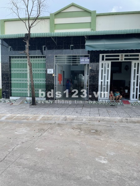 Chính chủ bán gấp dãy trọ diện tích 300m2 (10x30) thu nhập ổn định, khu dân công đúc