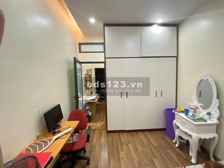 Cần bán nhà mặt phố Lê Hồng Phong, Ba Đình 50m2, 5 tầng hơn 10 tỷ
