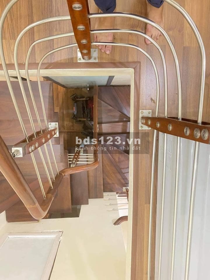 Cần bán nhà mặt phố Lê Hồng Phong, Ba Đình 50m2, 5 tầng hơn 10 tỷ