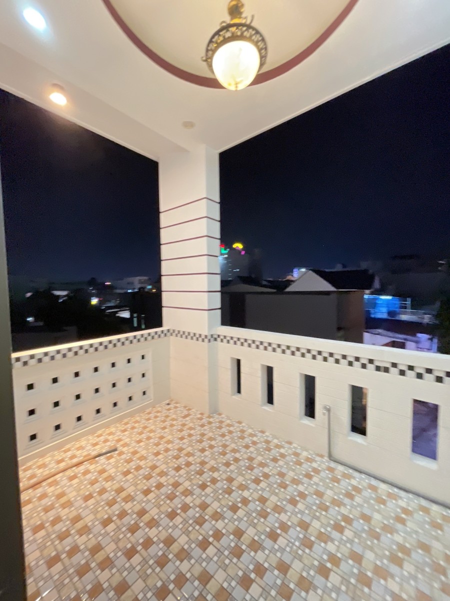Bán nhà mới 2 lầu đúc mặt tiền đường Quản Trọng Hoàng cách mặt Tiền đường 3/2 khoảng 200m