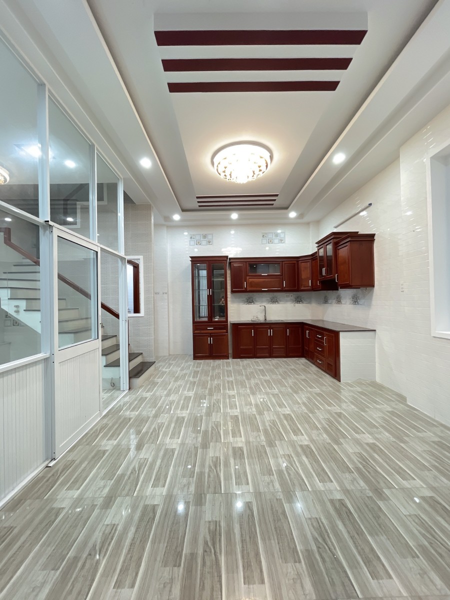Bán nhà mới 2 lầu đúc mặt tiền đường Quản Trọng Hoàng cách mặt Tiền đường 3/2 khoảng 200m