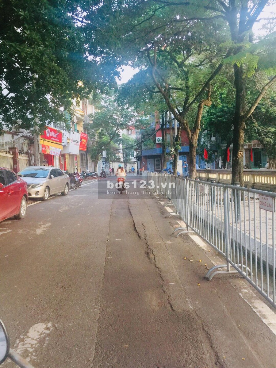 Bán nhà Cầu Giấy dtsd 33m2 6 tầng giá bán 5.1 tỷ, 2 mặt thoáng ngõ ô tô gần chợ thông phố Quan Hoa