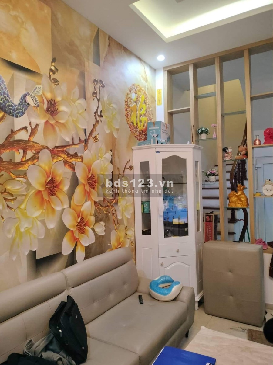 Bán nhà Cầu Giấy dtsd 33m2 6 tầng giá bán 5.1 tỷ, 2 mặt thoáng ngõ ô tô gần chợ thông phố Quan Hoa
