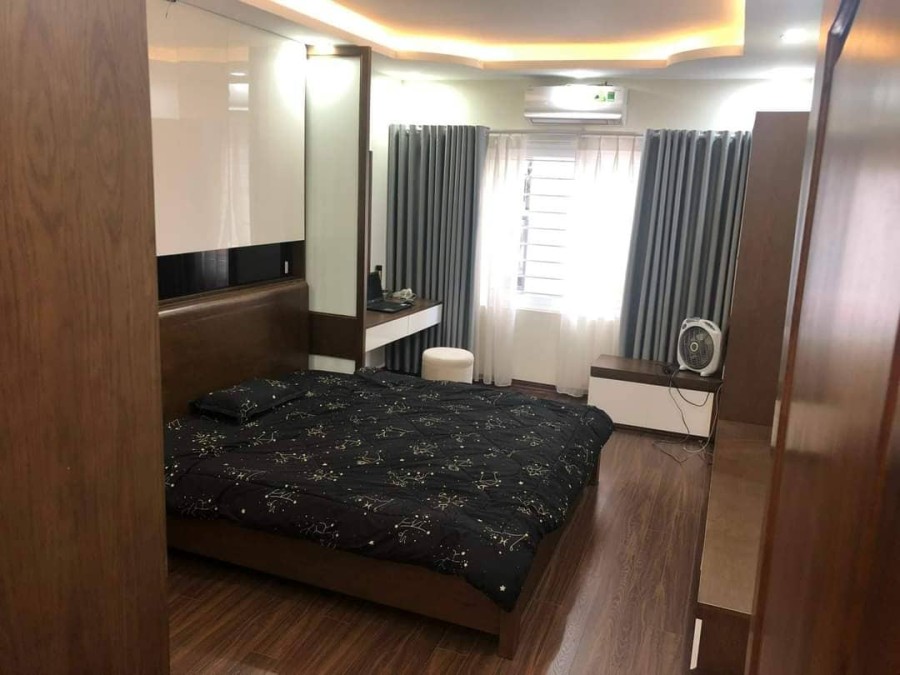 Trung tâm Cầu Giấy giá bán nhỉnh 5 tỷ, tiện ích vô vàn gần phố ô tô đỗ cửa, sổ chính chủ