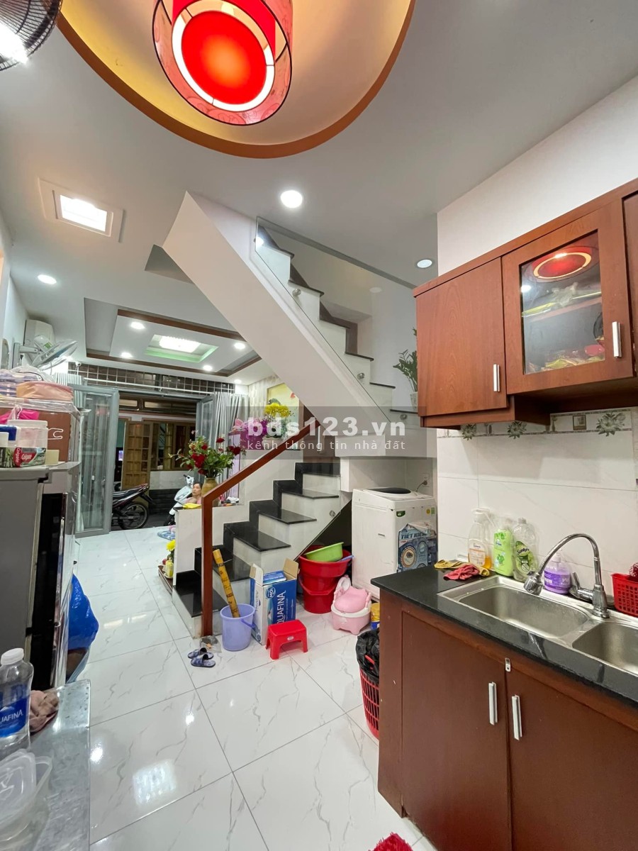 Bán nhà đẹp, hẻm thông, Nguyễn Sỹ Sách, phường 15 Tân Bình, diện tích 28m2 gía 3.35 Tỷ