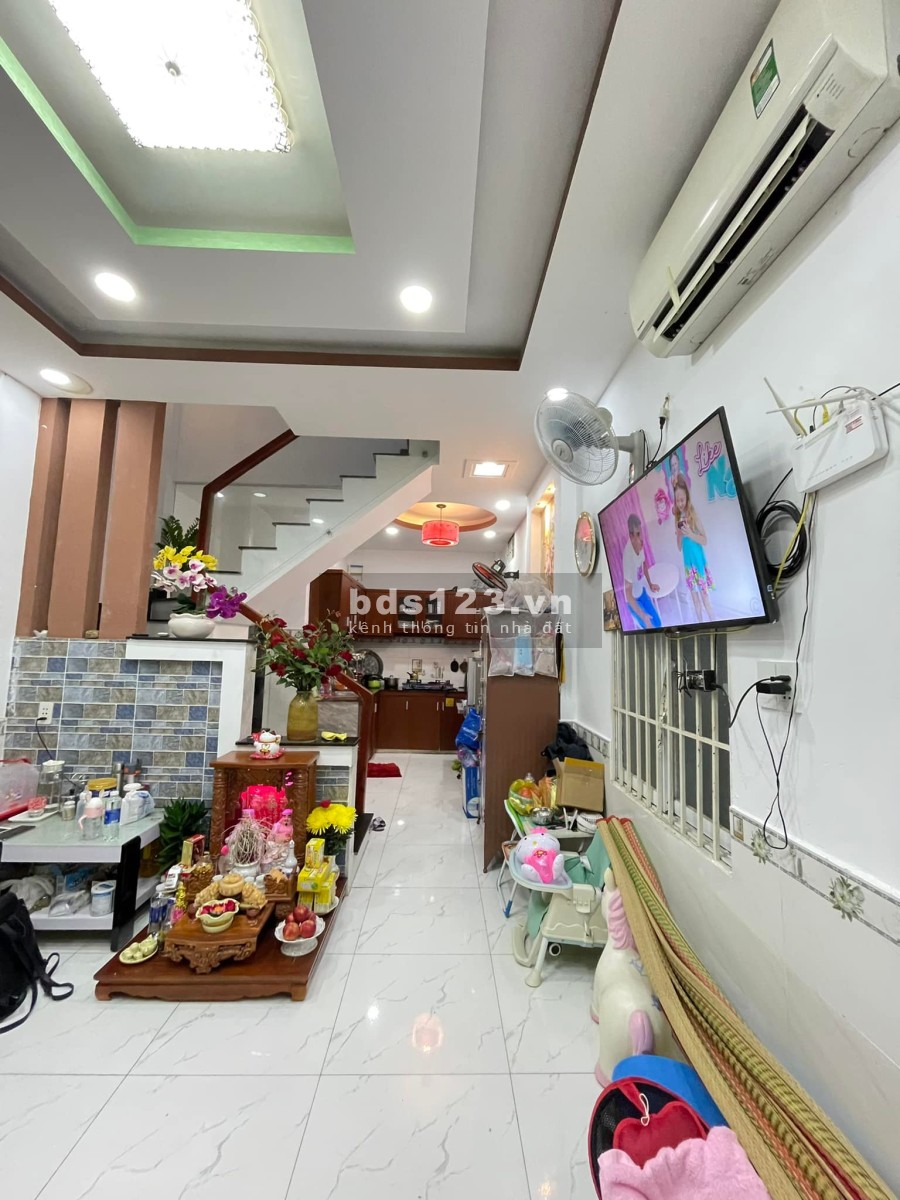 Bán nhà đẹp, hẻm thông, Nguyễn Sỹ Sách, phường 15 Tân Bình, diện tích 28m2 gía 3.35 Tỷ