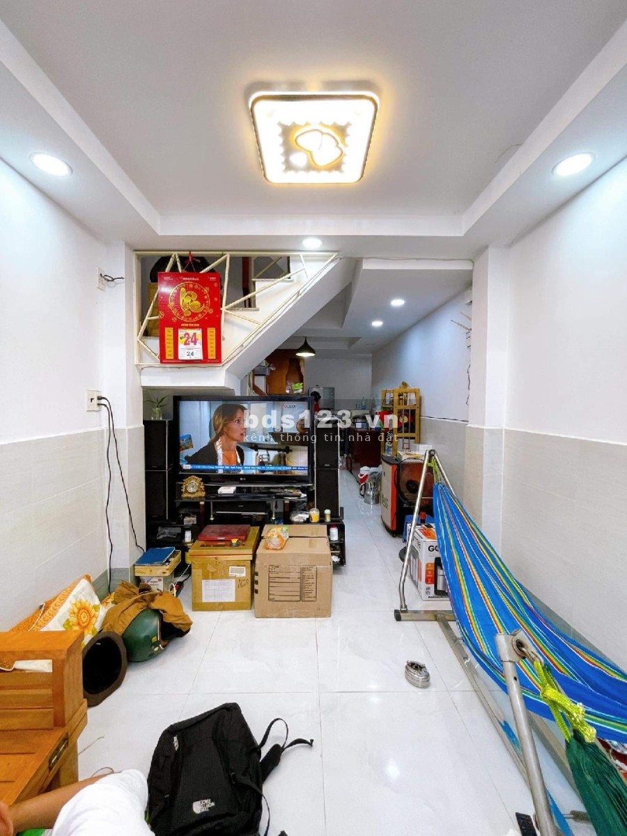 Bán nhà gấp 4 tầng, diện tích 30m2, Thích Quảng Đức, phường 4, Quận Phú Nhuận