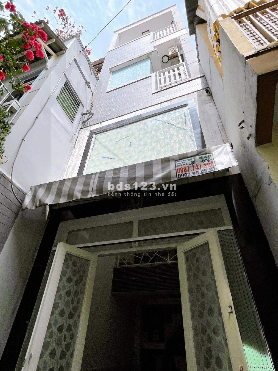 Bán nhà gấp 4 tầng, diện tích 30m2, Thích Quảng Đức, phường 4, Quận Phú Nhuận