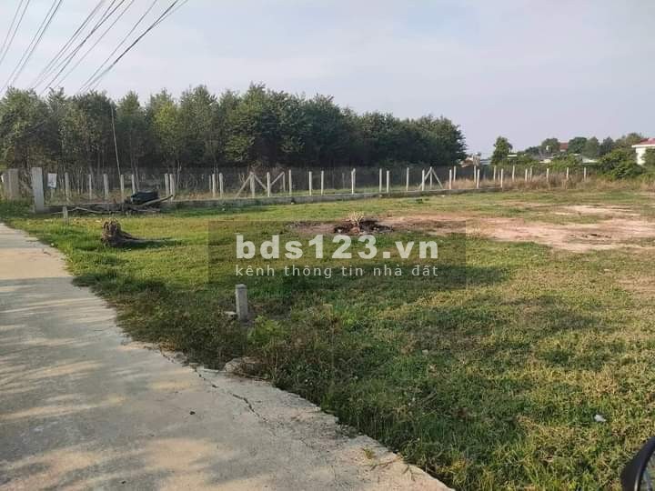 Đất siêu rẻ nằm ngay trung tâm thị trấn bàn giao đầy đủ giấy tờ liên hệ 0708407680